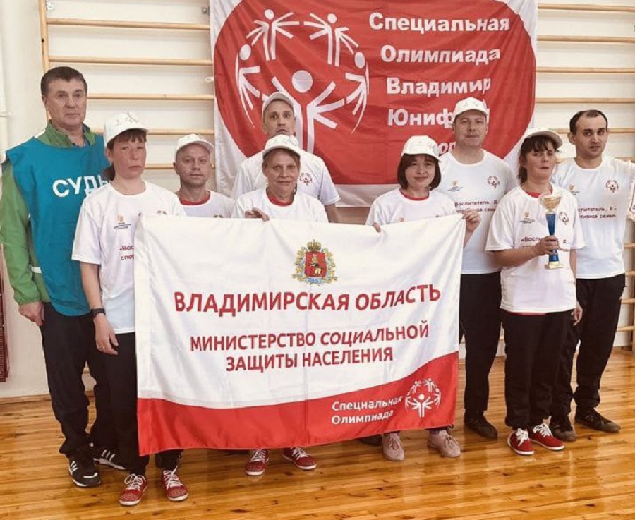Новый год начался с веселых стартов в соревнованиях "Воспитатель, я - спортивная семья!" Новый год начался с веселых стартов в соревнованиях "Воспитатель, я - спортивная семья!"