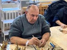 Занятия в творческой мастерской: развитие навыков и социальная реабилитация